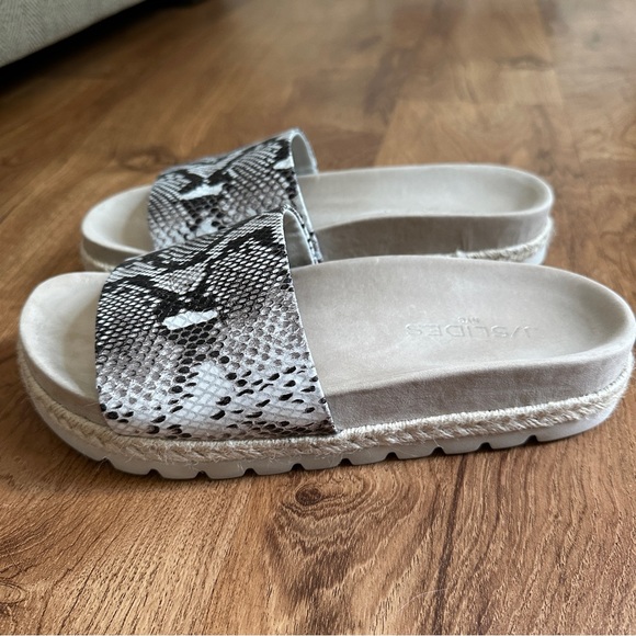 J/SLIDES Libby Sandal - Picture 8 of 8